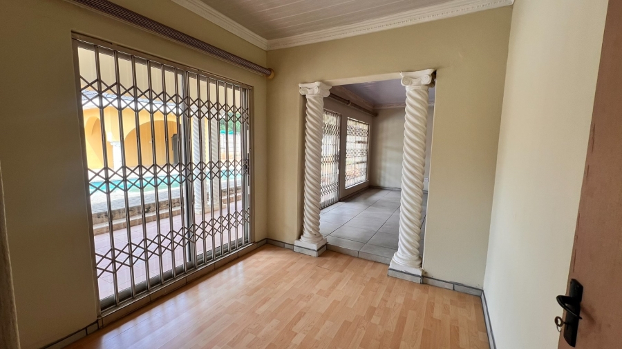 4 Bedroom Property for Sale in Langenhovenpark Free State